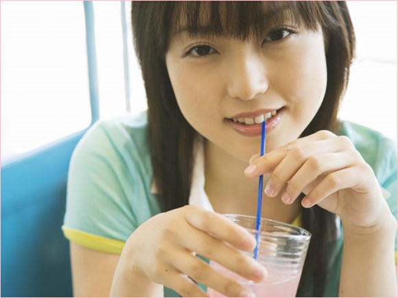 質問する女性